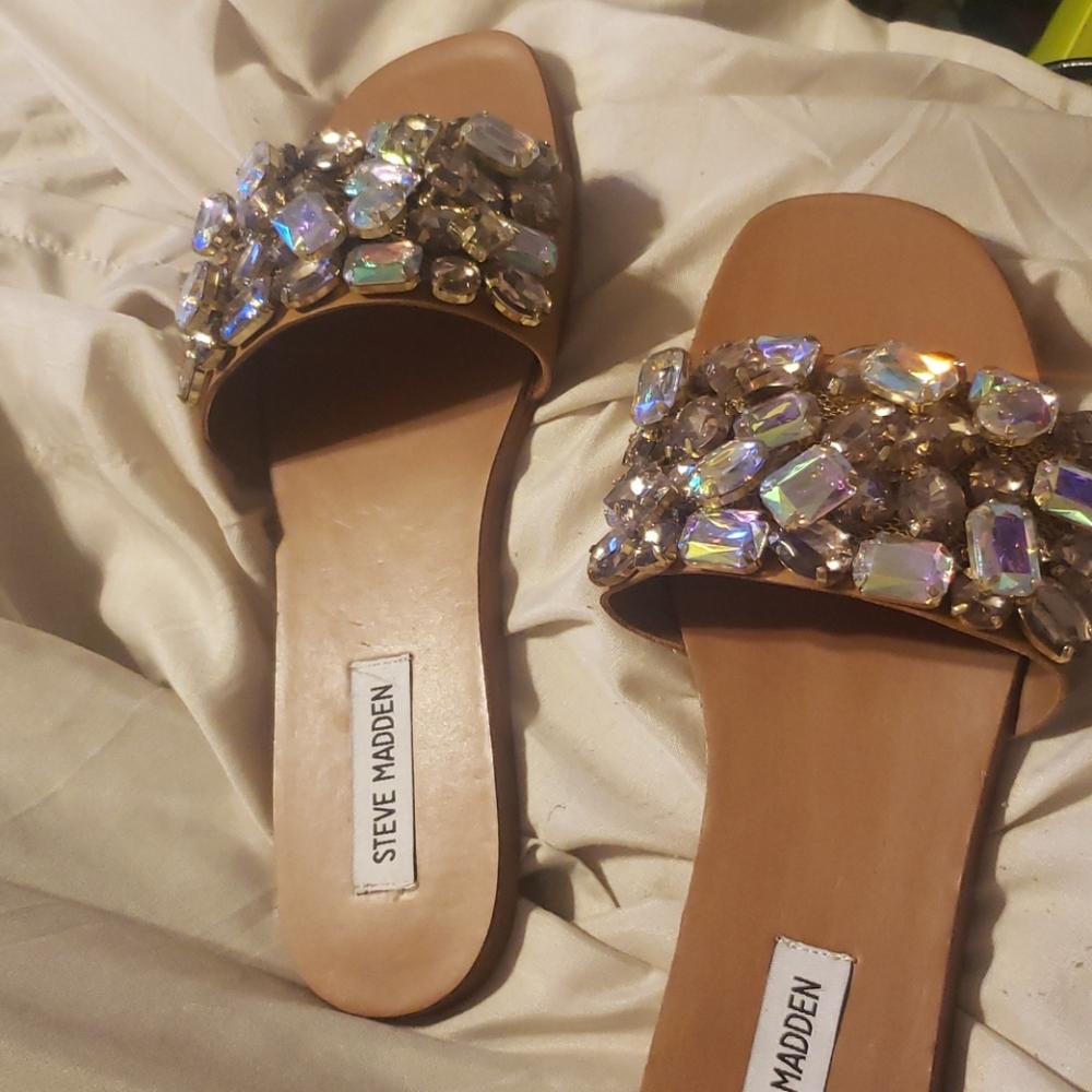 Brand New Steve Madden size 7.5 Slides